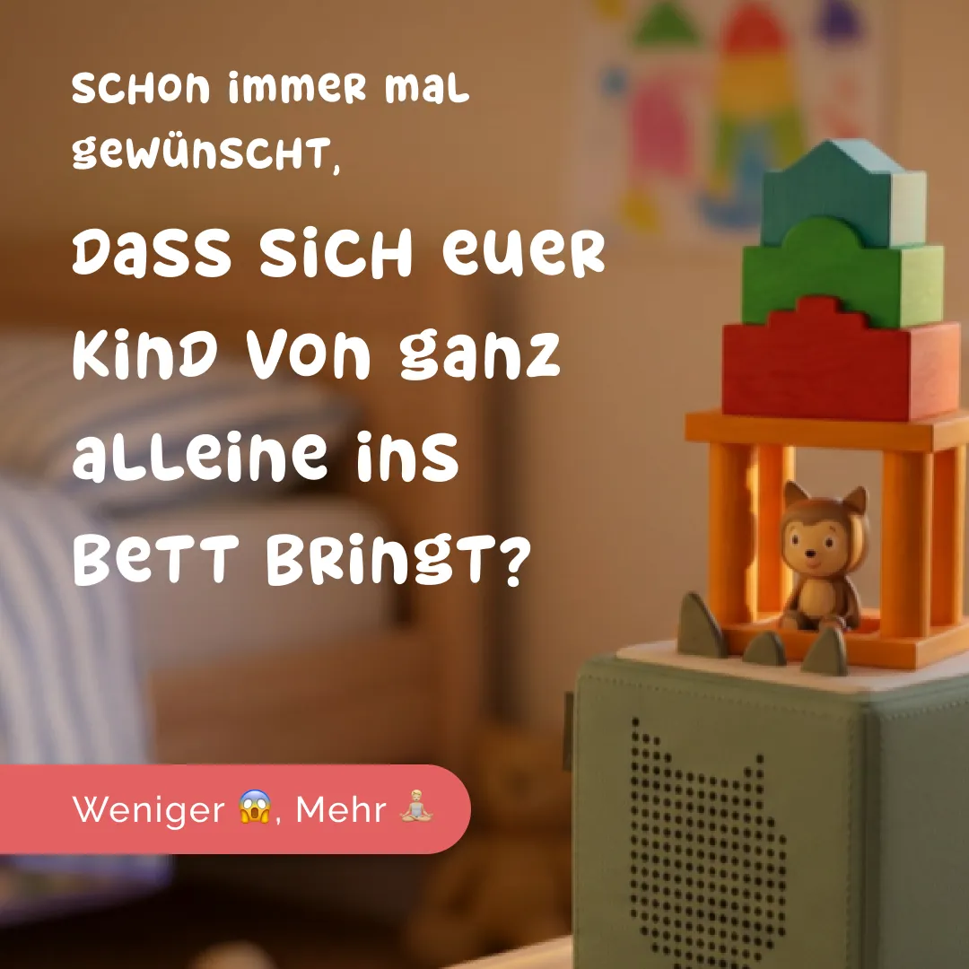 Square social ad — a mint-green cube speaker with a small animal figure on top, sitting under wooden building blocks in a blurred child’s bedroom, captioned “Schon immer mal gewünscht, dass sich euer Kind von ganz alleine ins Bett bringt?”.